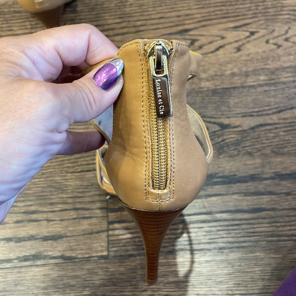 Louis et Cie Camel cut out heels. 3inch heels.size 8m. Worn once. - Picture 5 of 5